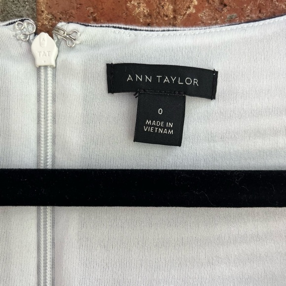 Ann Taylor Navy and White Striped Midi Dress size 0 - Picture 4 of 8